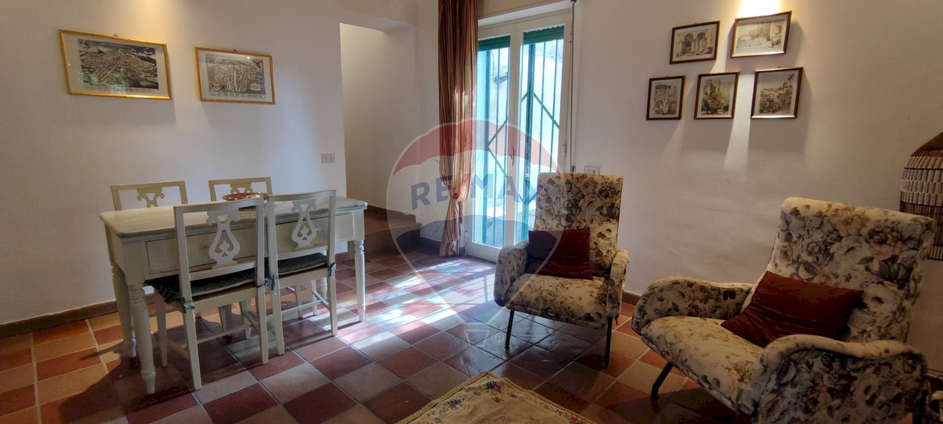 Sala da pranzo - Villa VIA OTTAVIA PENNA
 
32, Caltagirone - foto 2
