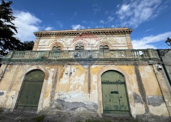 Edificio all\'aperto - Casa semi indipendente VIA CAMPIONE
 
10, Adrano - foto 27