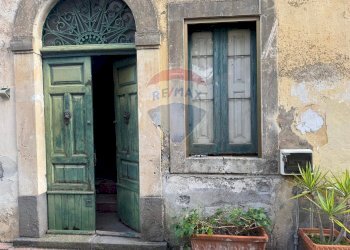 Edificio all\'aperto - Casa semi indipendente VIA CAMPIONE
 
10, Adrano - foto 24