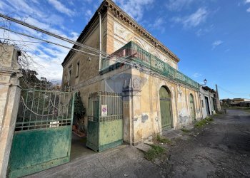 Edificio all\'aperto - Casa semi indipendente VIA CAMPIONE
 
10, Adrano - foto 25