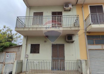 Edificio all\'aperto - Villa via Ribera
 
26, Acireale - foto 1