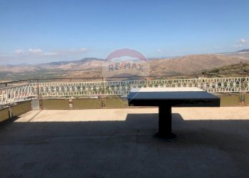 Terrazza - Trilocale via Della Regione
 
55, Adrano - foto 1