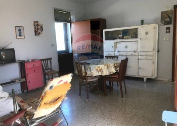 Sala da pranzo - Trilocale via Della Regione
 
55, Adrano - foto 9