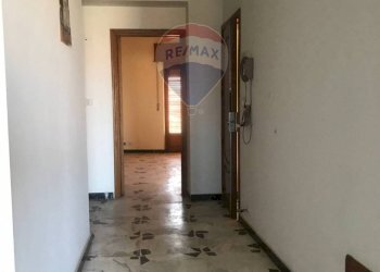 Hall / corridoio - Trilocale via Della Regione
 
55, Adrano - foto 17