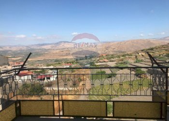 Balcone - Trilocale via Della Regione
 
55, Adrano - foto 21