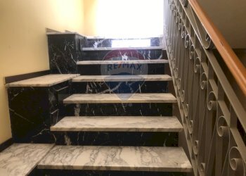 Scale - Trilocale via Della Regione
 
55, Adrano - foto 24