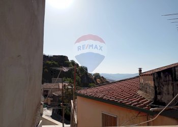 Edificio all\'aperto - Casa indipendente via Biondi
 
23, Maletto - foto 15