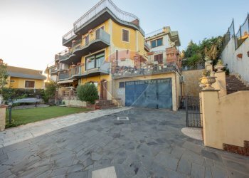 Edificio all\'aperto - Villa a Schiera Via Vampolieri
 
37, Aci Castello - foto 2