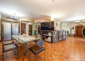 Sala da pranzo - Villa a Schiera Via Vampolieri
 
37, Aci Castello - foto 6