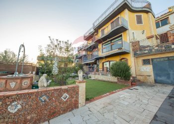 Edificio all\'aperto - Villa a Schiera Via Vampolieri
 
37, Aci Castello - foto 65