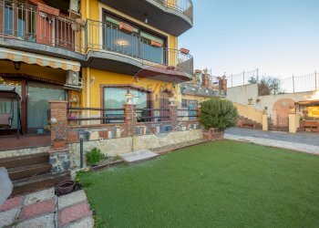 Giardino - Villa a Schiera Via Vampolieri
 
37, Aci Castello - foto 66