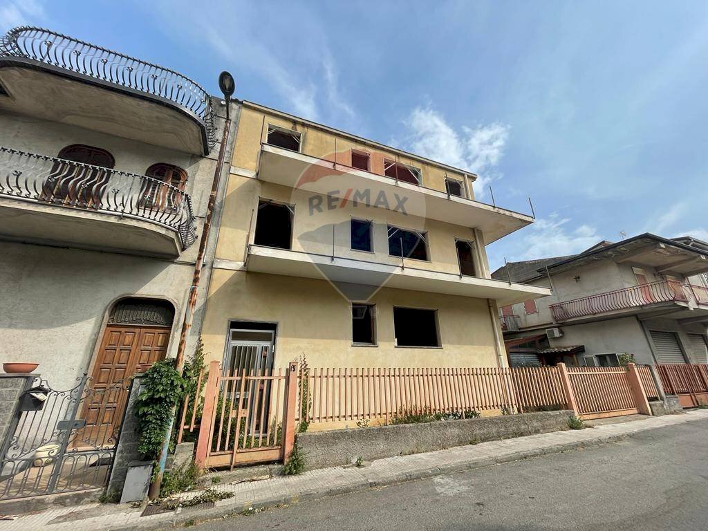 Edificio all\'aperto - Casa indipendente via Boemi, Francavilla di Sicilia - foto 2