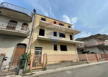 Edificio all\'aperto - Casa indipendente via Boemi, Francavilla di Sicilia - foto 2