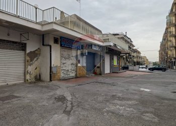 Edificio all\'aperto - Negozio via Pintor, Carlentini - foto 3