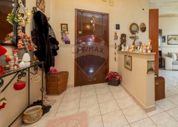 Hall / corridoio - Trilocale piazza dante alighieri
 
06, Mascalucia - foto 4