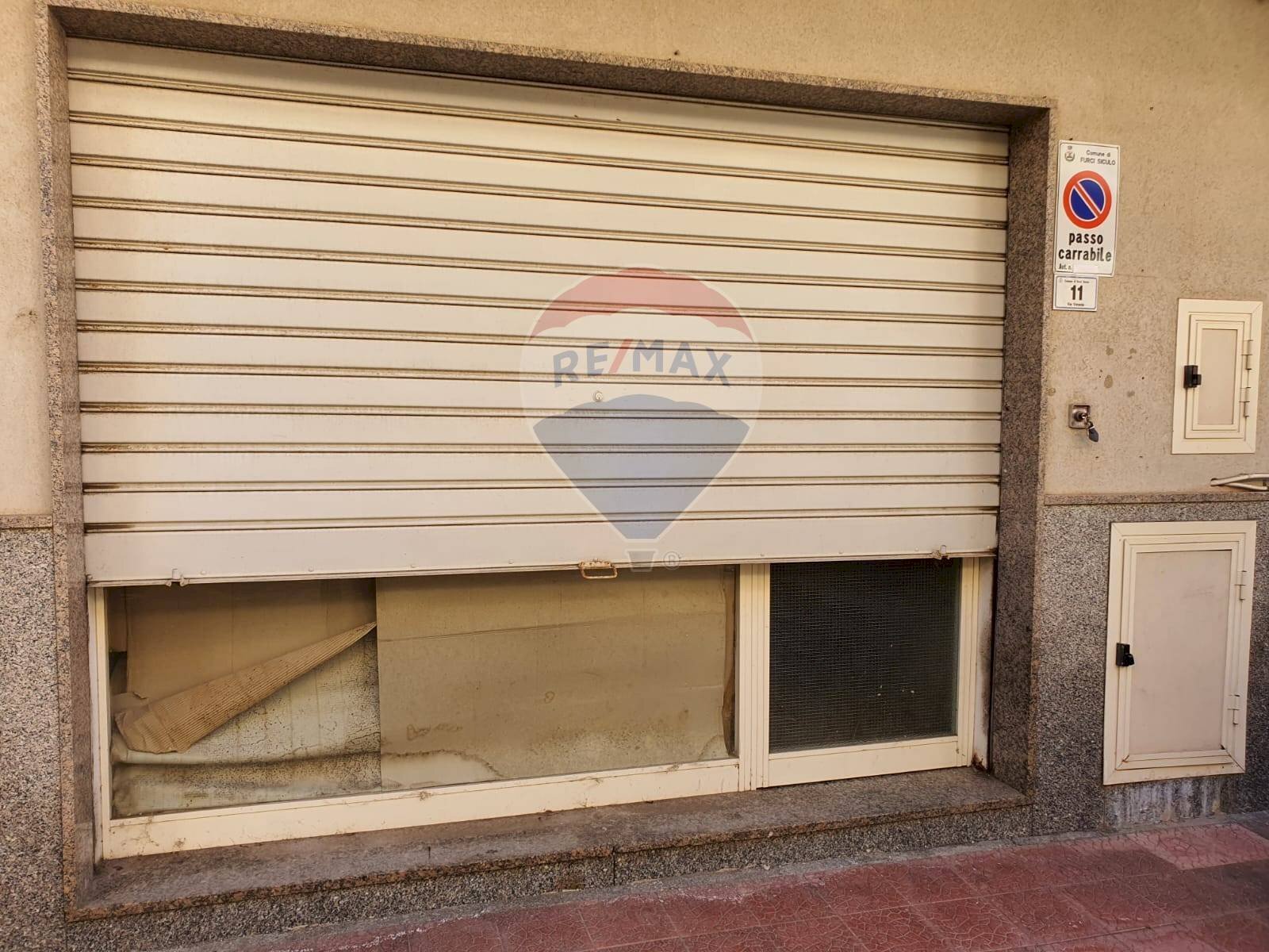 Non correlato - Box VIA VENEZIA P/T
 
9, Furci Siculo - photo 1