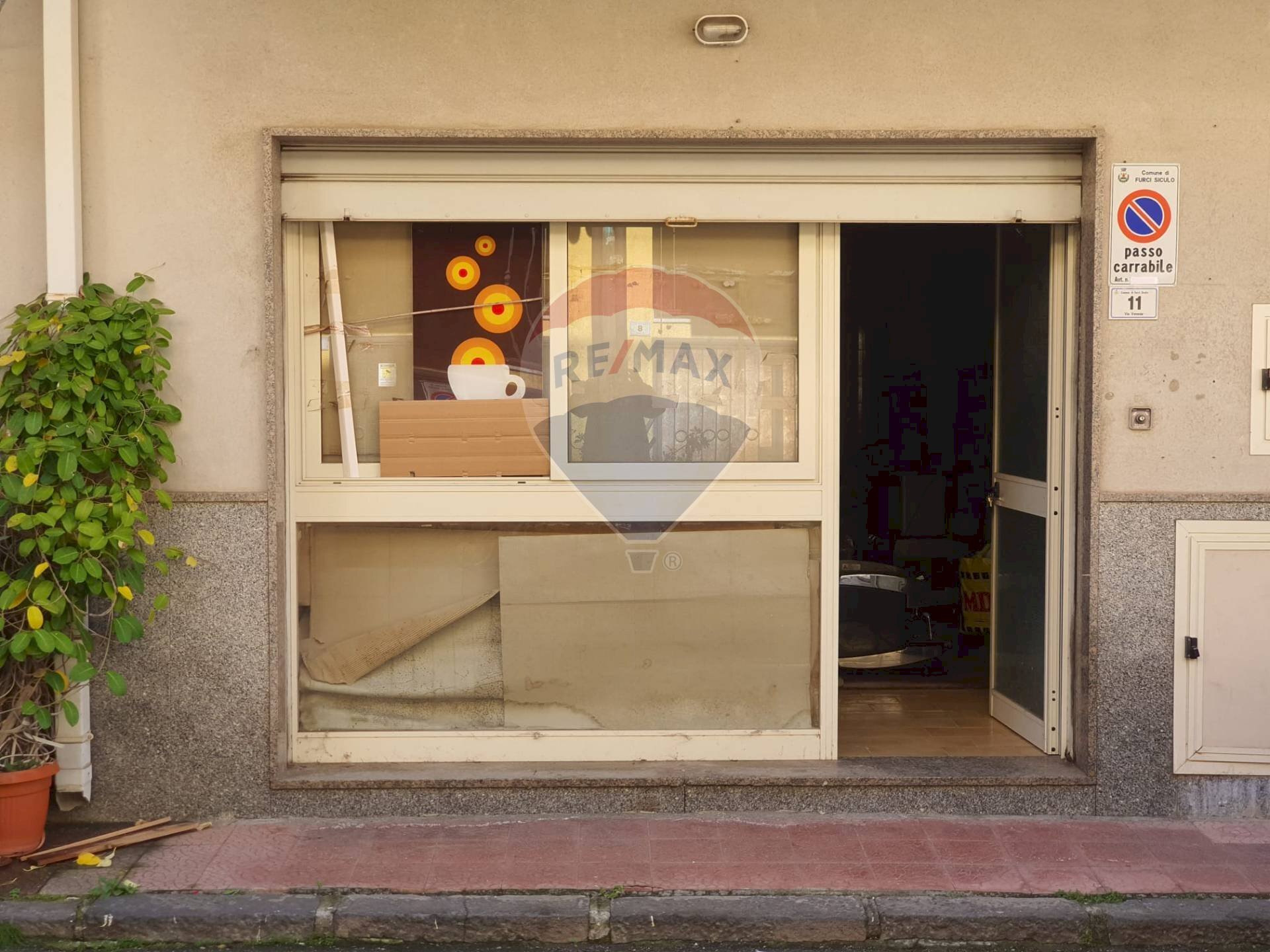 Edificio all\'aperto - Box VIA VENEZIA P/T
9, Furci Siculo - photo 2