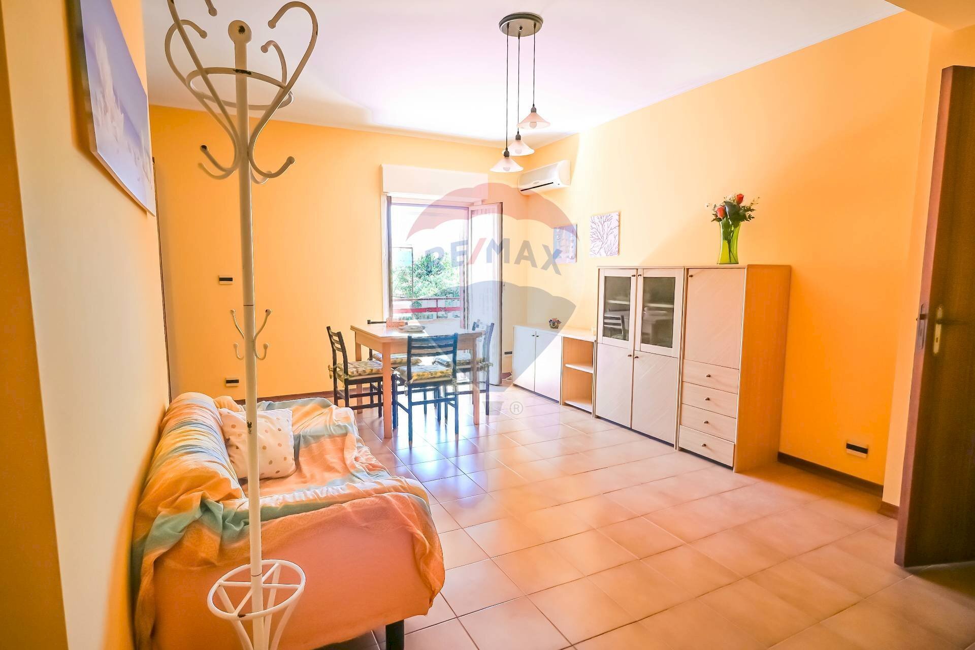 Sala da pranzo - Two-room apartment via Ruggero Leoncavallo
 
8, Taormina - photo 2