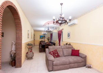 Sala da pranzo - Villa Via Rosario Livatino
 
4, Pedara - foto 10