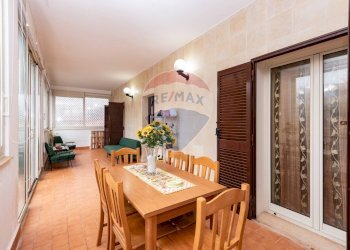 Sala da pranzo - Villa Via Rosario Livatino
 
4, Pedara - foto 28