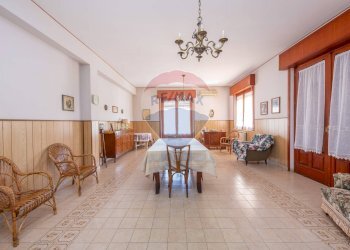 Sala da pranzo - Villa via Adda
 
3, Augusta - foto 30