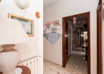 Hall / corridoio - Trilocale Via Vittorio Emanuele
 
51, Gravina di Catania - foto 5