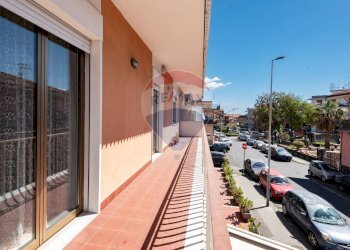 Balcone - Trilocale Via Vittorio Emanuele
 
51, Gravina di Catania - foto 25
