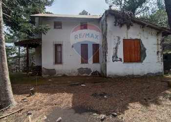 Casa all\'aperto - Casa indipendente Contrada Petto Petraro
 
SNC, Linguaglossa - foto 4