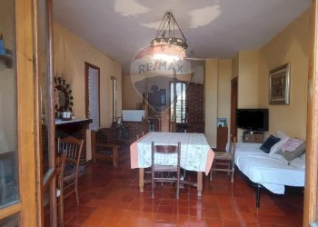 Sala da pranzo - Casa indipendente Contrada Petto Petraro
 
SNC, Linguaglossa - foto 16