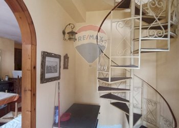 Scale - Casa indipendente Contrada Petto Petraro
 
SNC, Linguaglossa - foto 22