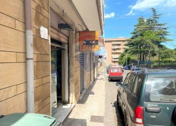 Edificio all\'aperto - Negozio via Gioberti
 
56, Giarre - foto 8