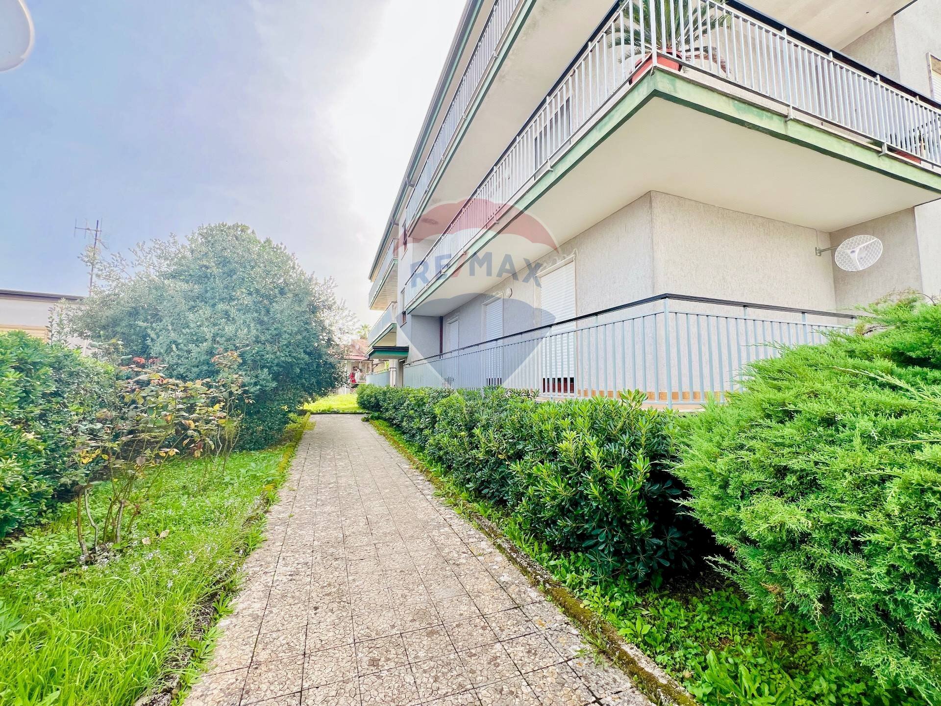 Edificio all\'aperto - Four-room apartment Corso Umberto I
 
373, Alvignano - photo 2