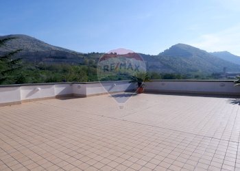Terrazzo - Quadrilocale Via  Louis Pasteur
 
28, Caserta - foto 2