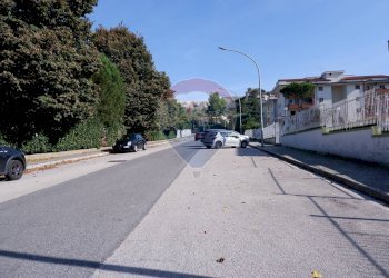 Edificio all\'aperto - Quadrilocale Via  Louis Pasteur
 
28, Caserta - foto 43