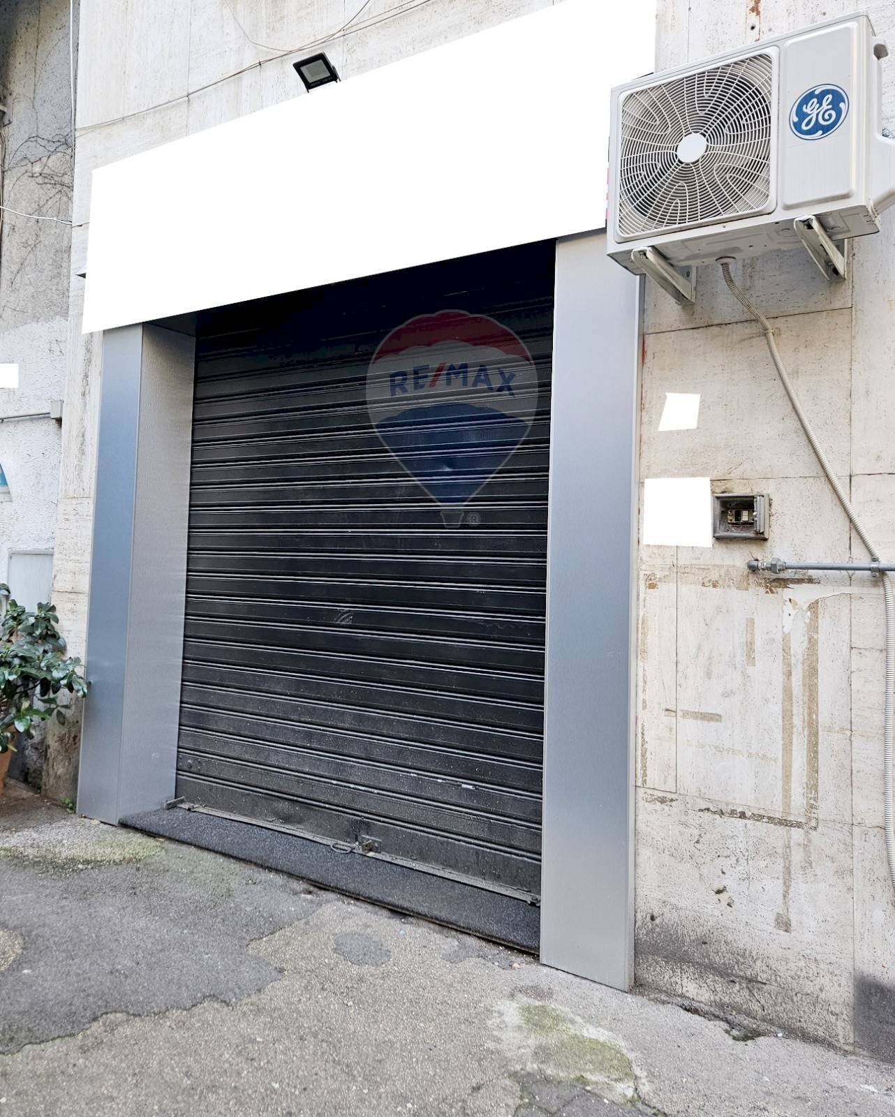 Edificio all\'aperto - Locale Commerciale Via Albino Albini, Napoli - foto 1