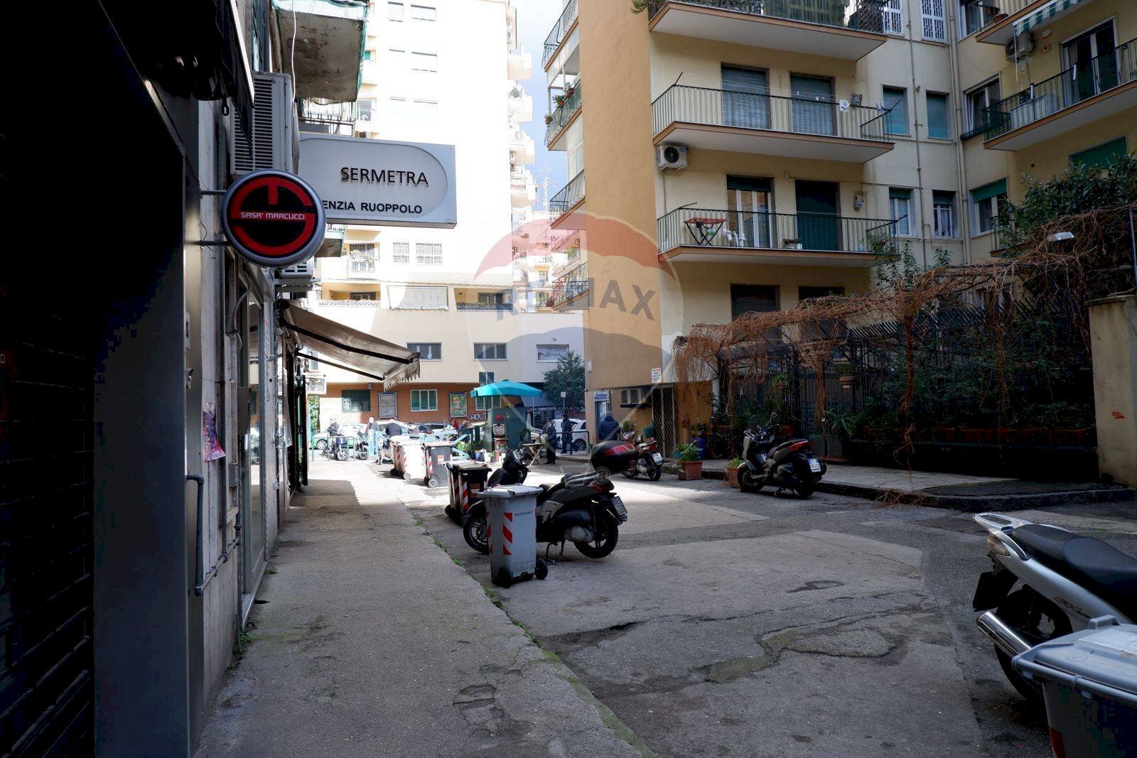 Edificio all\'aperto - Locale Commerciale Via Albino Albini, Napoli - foto 2