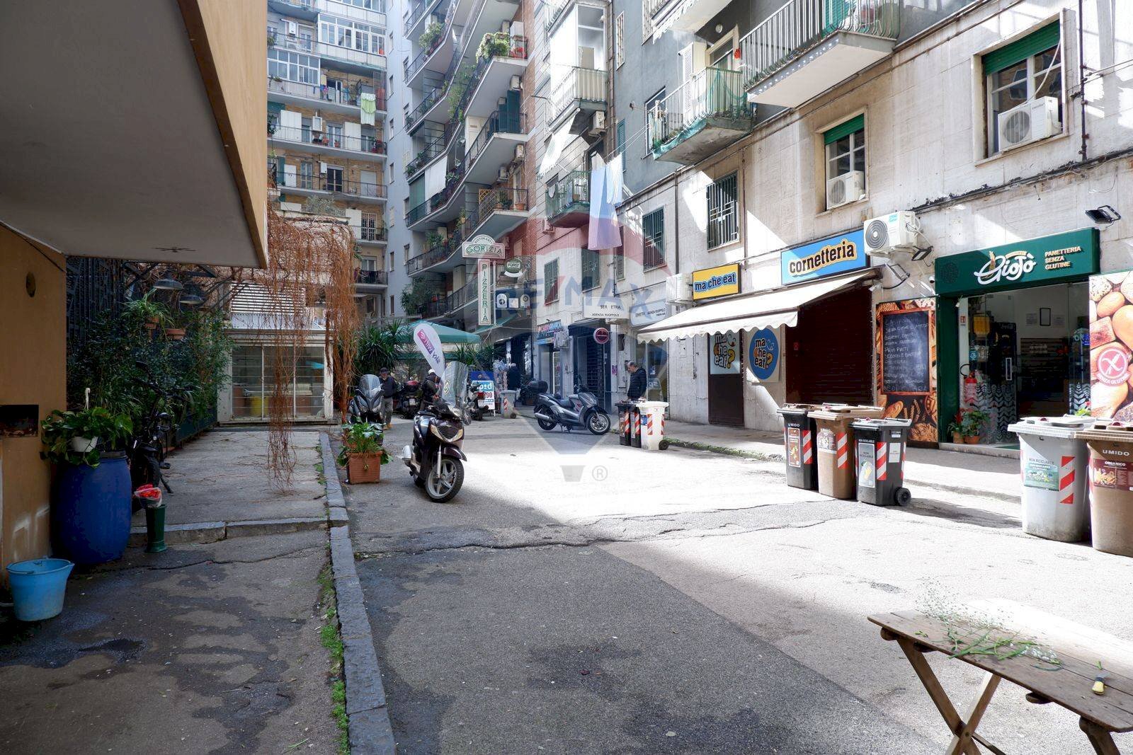 Edificio all\'aperto - Locale Commerciale Via Albino Albini, Napoli - foto 3