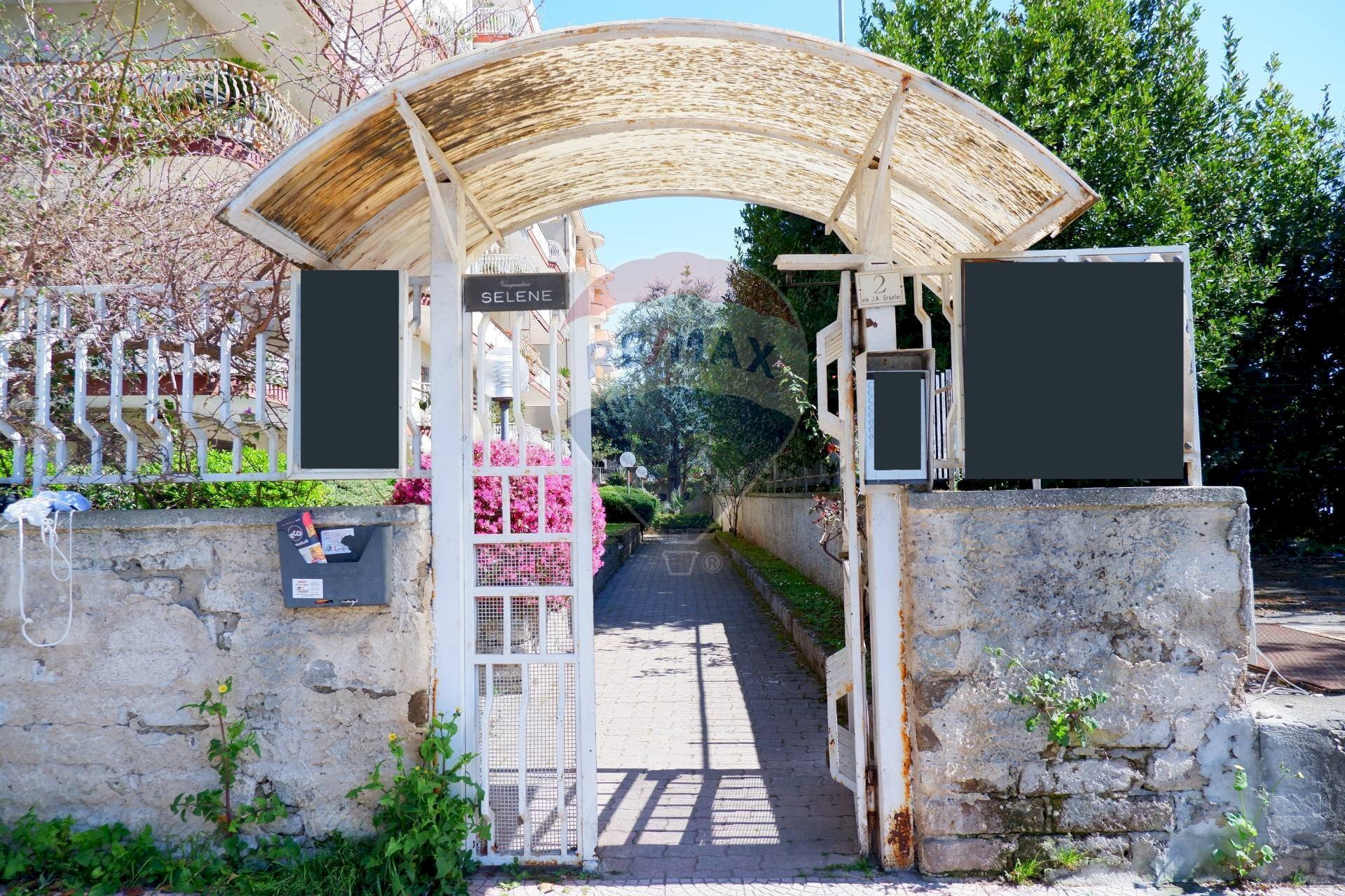 Casa all\'aperto - Three-room apartment Via JOHN ANDREW GRAEFER PIAZZA PITESTI
 
2, Caserta - photo 1