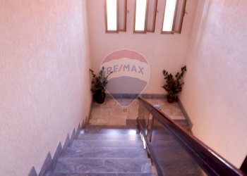 Scale - Trilocale Via JOHN ANDREW GRAEFER PIAZZA PITESTI
 
2, Caserta - foto 8