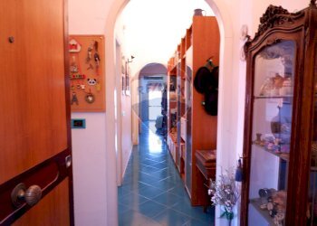 Hall / corridoio - Trilocale Via JOHN ANDREW GRAEFER PIAZZA PITESTI
 
2, Caserta - foto 9