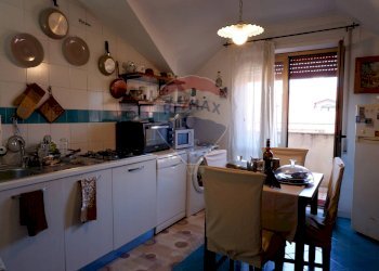 Cucina - Trilocale Via JOHN ANDREW GRAEFER PIAZZA PITESTI
 
2, Caserta - foto 13