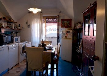 Cucina - Trilocale Via JOHN ANDREW GRAEFER PIAZZA PITESTI
 
2, Caserta - foto 14