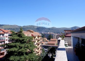 Edificio all\'aperto - Trilocale Via JOHN ANDREW GRAEFER PIAZZA PITESTI
 
2, Caserta - foto 26