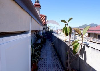 Balcone - Trilocale Via JOHN ANDREW GRAEFER PIAZZA PITESTI
 
2, Caserta - foto 31