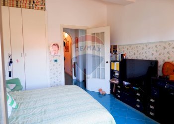 Camera / camera da letto - Trilocale Via JOHN ANDREW GRAEFER PIAZZA PITESTI
 
2, Caserta - foto 37