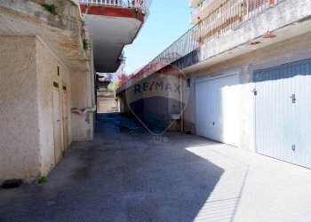 Terrazza - Trilocale Via JOHN ANDREW GRAEFER PIAZZA PITESTI
 
2, Caserta - foto 43