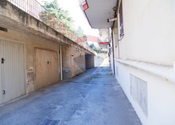 Terrazza - Trilocale Via JOHN ANDREW GRAEFER PIAZZA PITESTI
 
2, Caserta - foto 46