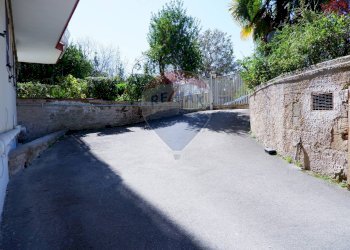 Terrazza - Trilocale Via JOHN ANDREW GRAEFER PIAZZA PITESTI
 
2, Caserta - foto 47