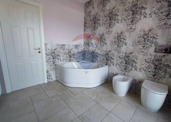 Bagno primo piano - Terraced Villa Via del Lazzaretto
 
15, Sparanise - photo 12