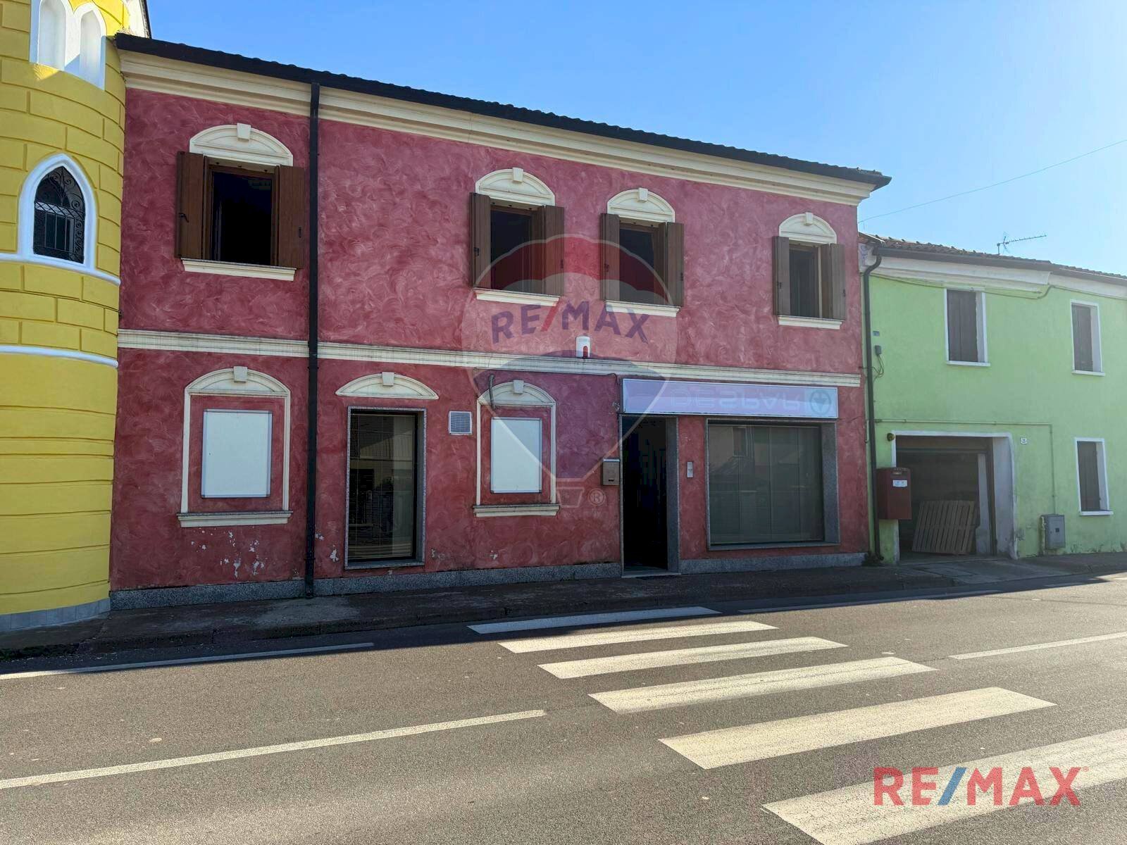 Edificio all\'aperto - Casa semi indipendente Viale Domenico Angeli, Buso di Rovigo
 
23, Rovigo - foto 1